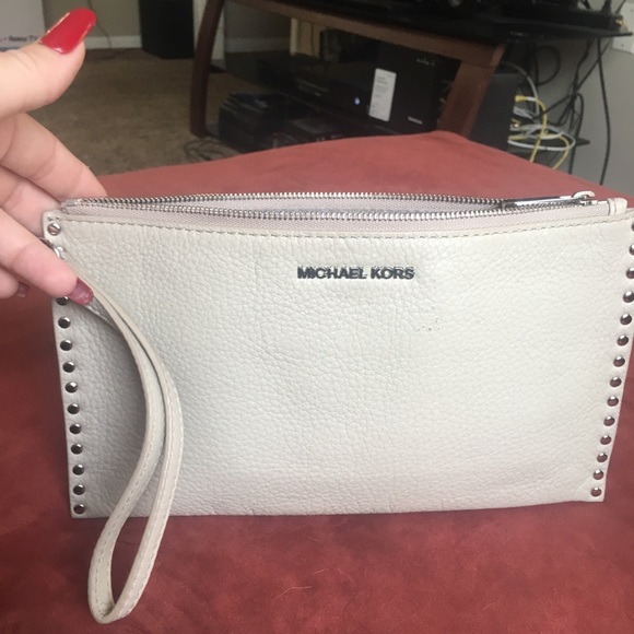 Michael Kors wristlet - Picture 1 of 2